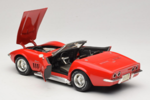 Chevrolet Corvette C3 Cabriolet Rouge Revell 1:18 8833-P1 Métal Moulé — image 5 sur 8