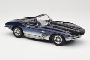 Chevrolet Corvette Mako Shark Bleu Foncé UT Models 1:18 21061 Métal Moulé — image 6 sur 8