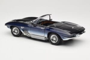 Chevrolet Corvette Mako Shark Bleu Foncé UT Models 1:18 21061 Métal Moulé — image 7 sur 8