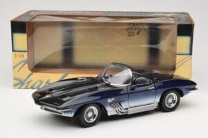 Chevrolet Corvette Mako Shark Bleu Foncé UT Models 1:18 21061 Métal Moulé — image 8 sur 8