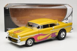 Chevrolet Custom Jaune avec Flamme Hot Wheels 1:18 21356 Métal Moulé — image 8 sur 8