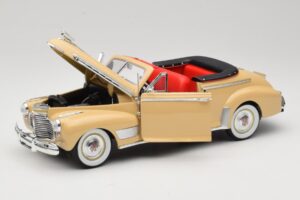 Chevrolet Deluxe Cabriolet Beige Eagle Collectibles 1:18 3022518 Métal Moulé — image 2 sur 8