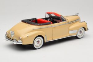 Chevrolet Deluxe Cabriolet Beige Eagle Collectibles 1:18 3022518 Métal Moulé — image 3 sur 8