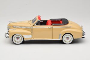 Chevrolet Deluxe Cabriolet Beige Eagle Collectibles 1:18 3022518 Métal Moulé — image 4 sur 8