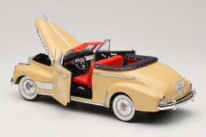 Chevrolet Deluxe Cabriolet Beige Eagle Collectibles 1:18 3022518 Métal Moulé — image 5 sur 8