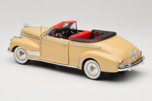 Chevrolet Deluxe Cabriolet Beige Eagle Collectibles 1:18 3022518 Métal Moulé — image 7 sur 8
