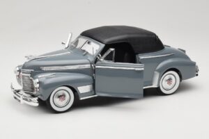 Chevrolet Deluxe Cabriolet Avec Capote Souple Gris Eagles Race 1:18 7497276 Métal Moulé — image 2 sur 8