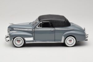Chevrolet Deluxe Cabriolet Avec Capote Souple Gris Eagles Race 1:18 7497276 Métal Moulé — image 4 sur 8