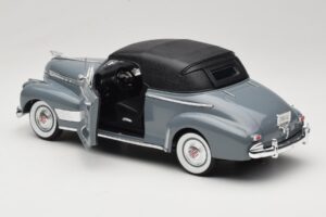 Chevrolet Deluxe Cabriolet Avec Capote Souple Gris Eagles Race 1:18 7497276 Métal Moulé — image 5 sur 8