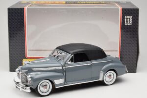 Chevrolet Deluxe Cabriolet Avec Capote Souple Gris Eagles Race 1:18 7497276 Métal Moulé — image 8 sur 8