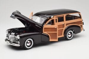 Chevrolet Fleetmaster Woody Noir & Wood Panels Maisto 1:18 43697545B Métal Moulé — image 2 sur 8