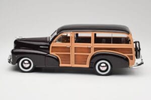 Chevrolet Fleetmaster Woody Noir & Wood Panels Maisto 1:18 43697545B Métal Moulé — image 4 sur 8