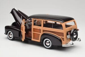Chevrolet Fleetmaster Woody Noir & Wood Panels Maisto 1:18 43697545B Métal Moulé — image 5 sur 8