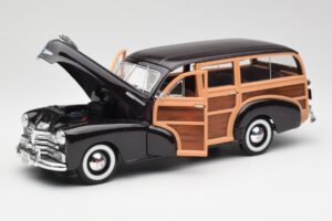 Chevrolet Fleetmaster Woody Brun Maisto 1:18 36854 Métal Moulé — image 2 sur 8