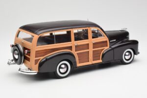 Chevrolet Fleetmaster Woody Brun Maisto 1:18 36854 Métal Moulé — image 3 sur 8