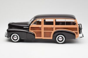 Chevrolet Fleetmaster Woody Brun Maisto 1:18 36854 Métal Moulé — image 4 sur 8