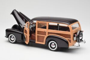 Chevrolet Fleetmaster Woody Brun Maisto 1:18 36854 Métal Moulé — image 5 sur 8