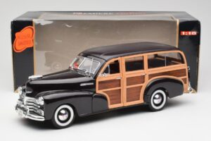 Chevrolet Fleetmaster Woody Brun Maisto 1:18 36854 Métal Moulé — image 8 sur 8