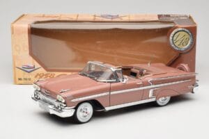 Chevrolet Impala Cabriolet Marron Motormax 1:18 73112 Métal Moulé — image 8 sur 8