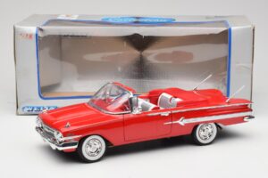 Chevrolet Impala Cabriolet Rouge Welly 1:18 9864W Métal Moulé — image 8 sur 8