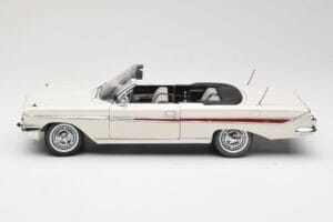 Chevrolet Impala Cabriolet Blanc Sun Star 1:18 3405 Métal Moulé — image 4 sur 8