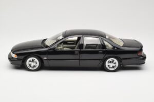 Chevrolet Impala SS Noir AUTOart 1:18 71091 Métal Moulé — image 4 sur 8