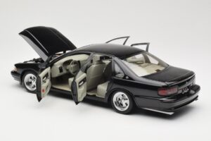 Chevrolet Impala SS Noir AUTOart 1:18 71091 Métal Moulé — image 5 sur 8