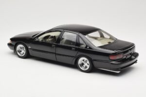 Chevrolet Impala SS Noir AUTOart 1:18 71091 Métal Moulé — image 7 sur 8
