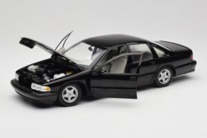 Chevrolet Impala SS Noir UT Models 1:18 21031 Métal Moulé — image 2 sur 8