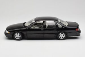 Chevrolet Impala SS Noir UT Models 1:18 21031 Métal Moulé — image 4 sur 8