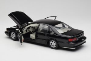 Chevrolet Impala SS Noir UT Models 1:18 21031 Métal Moulé — image 5 sur 8