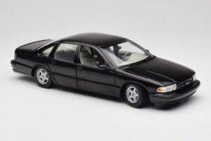 Chevrolet Impala SS Noir UT Models 1:18 21031 Métal Moulé — image 6 sur 8
