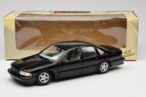 Chevrolet Impala SS Noir UT Models 1:18 21031 Métal Moulé — image 8 sur 8