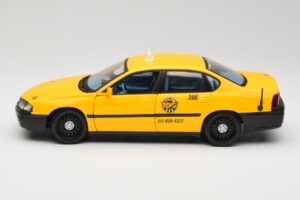 Chevrolet Impala Taxi Maisto 1:18 36617 Métal Moulé — image 4 sur 8