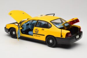Chevrolet Impala Taxi Maisto 1:18 36617 Métal Moulé — image 5 sur 8
