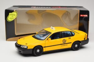 Chevrolet Impala Taxi Maisto 1:18 36617 Métal Moulé — image 8 sur 8