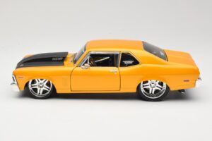 Chevrolet Nova SS Or Maisto 1:18 31083 Métal Moulé — image 4 sur 8