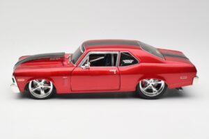 Chevrolet Nova SS Coupé Rouge Maisto 1:18 31083-M1 Métal Moulé — image 4 sur 8