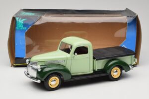 Chevrolet Pickup Vert Solido 1:18 8063 Métal Moulé — image 8 sur 8
