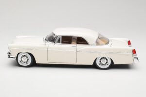 Chrysler 300B Blanc Maisto 1:18 531897 Métal Moulé — image 4 sur 8