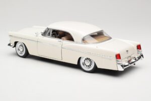 Chrysler 300B Blanc Maisto 1:18 531897 Métal Moulé — image 7 sur 8