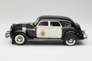 Chrysler Airflow Voiture de Police Signature Models 1:18 CCSM01 Métal Moulé — image 3 sur 6