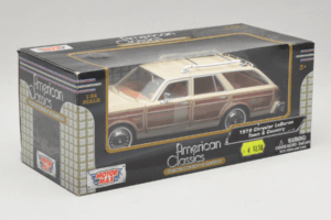 Chrysler LeBaron Town & Country Beige Motormax 1:24 MM7331BG Métal Moulé — image 2 sur 3