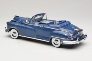 Chrysler New Yorker Bleu Signature Models 1:18 CT-68629 Métal Moulé — image 5 sur 6