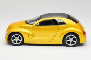 Chrysler Pronto Cruizer Or Maisto 1:18 37800 Métal Moulé — image 4 sur 8