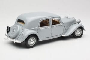Citroen 15CV 6 Cyl Gris Maisto 1:18 50313 Métal Moulé — image 3 sur 8