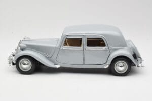 Citroen 15CV 6 Cyl Gris Maisto 1:18 50313 Métal Moulé — image 4 sur 8