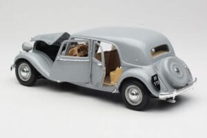 Citroen 15CV 6 Cyl Gris Maisto 1:18 50313 Métal Moulé — image 5 sur 8