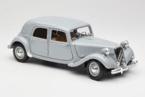 Citroen 15CV 6 Cyl Gris Maisto 1:18 50313 Métal Moulé — image 6 sur 8