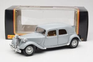 Citroen 15CV 6 Cyl Gris Maisto 1:18 50313 Métal Moulé — image 8 sur 8